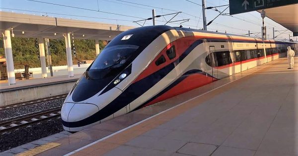 ラオス高速鉄道で行く！ビエンチャン発・世界遺産ルアンパバーン日帰りツアー